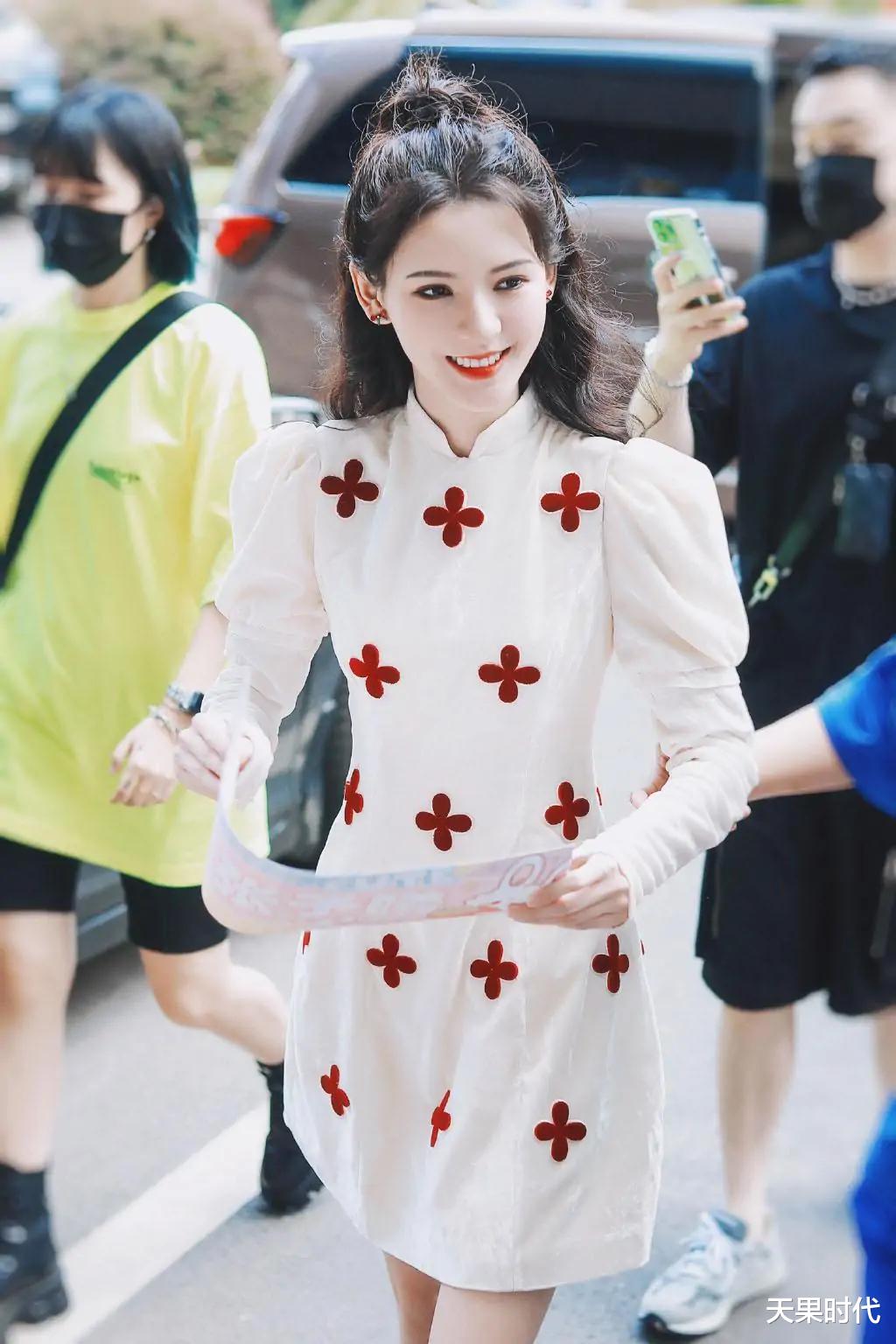 天果时代|张予曦不愧王思聪的最美前女友，生拍图都这么惊艳，就是瘦过头了