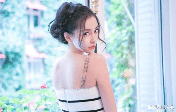 Angelababy|杨颖与黄晓明妈妈同框，儿子身高已经及腰，祖孙三人其乐融融