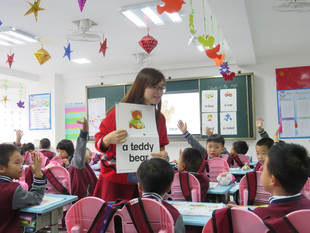 英语学习|同样是小学生，为何学英语有早有晚？一年级不教英语，家长该怎么办？
