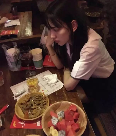 孙一宁|孙一宁17岁旧照曝光，长相清纯不输女星，别说思聪了我也想做舔狗