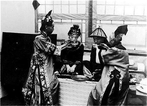 晚清|晚清八旗子弟们的真实形象，没钱也要讲究排场，丝毫不知大清将亡