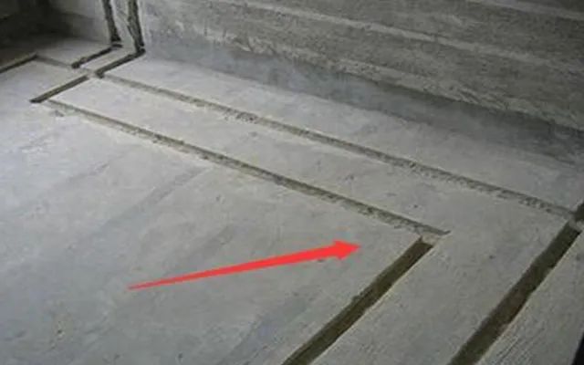 去新房看水电布线,没想到全是90度弯,这不是坑人吗?赶紧让改