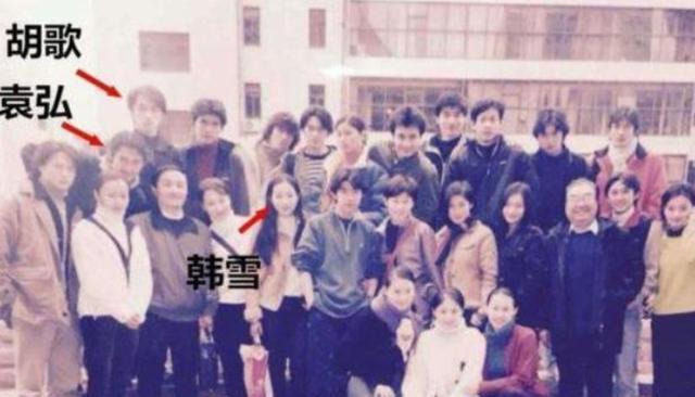 胡歌|胡歌被问及最想娶谁当媳妇，他脱口而出3个字，网友：在一起！