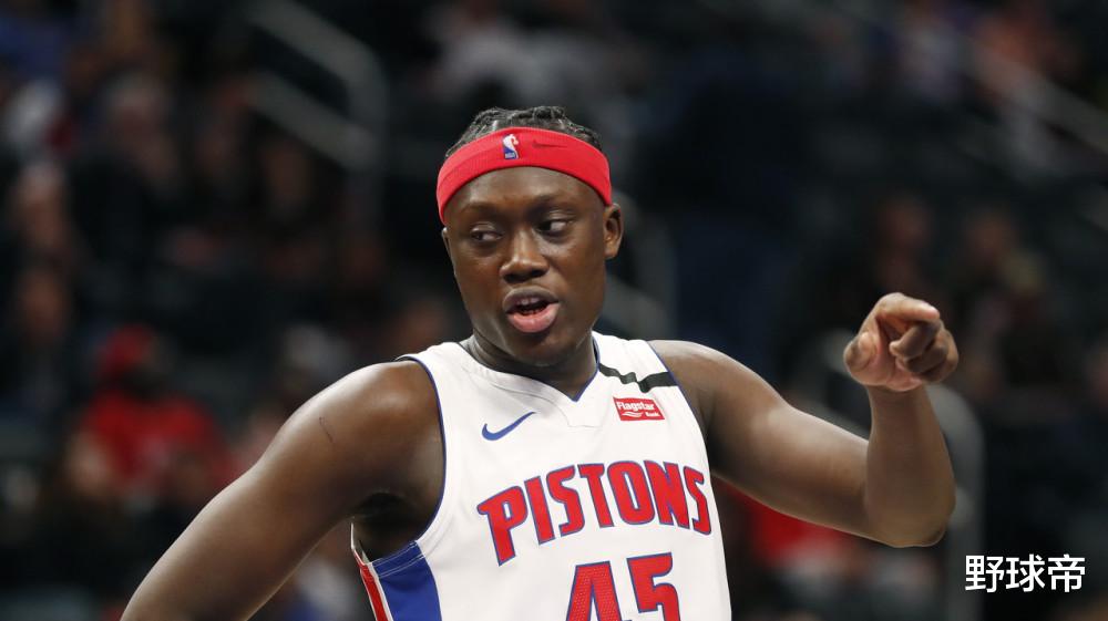 火箭队 18岁被选，模板字母哥！如今20岁就要被交易？2点看，火箭该抢他