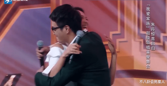 金晨|《我爱记歌词》领唱现状：退圈当老师、远嫁新加坡，还有人跳楼