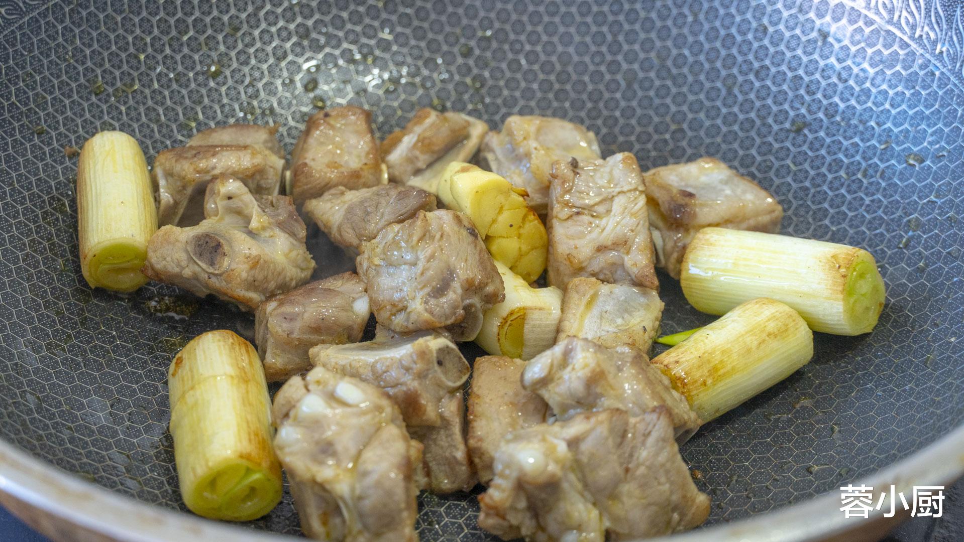 猪皮|秋冬干燥寒冷，女人要多吃6种食材，补水又驱寒，面如桃花显年轻