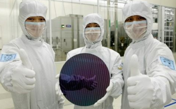 芯片|投入4500億，性能直逼三星頂端！這一國產崛起，美方終究沒攔??！