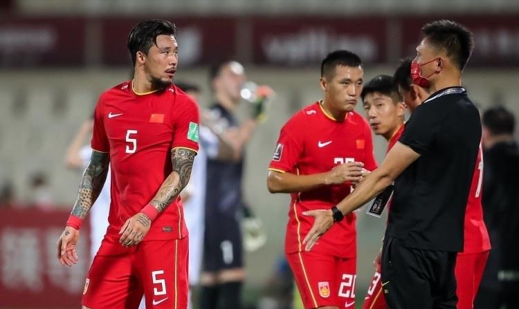 鄭智|廣州恒大兩隊長太搶眼，鄭智鎖定國足，張琳芃若退出太可惜！