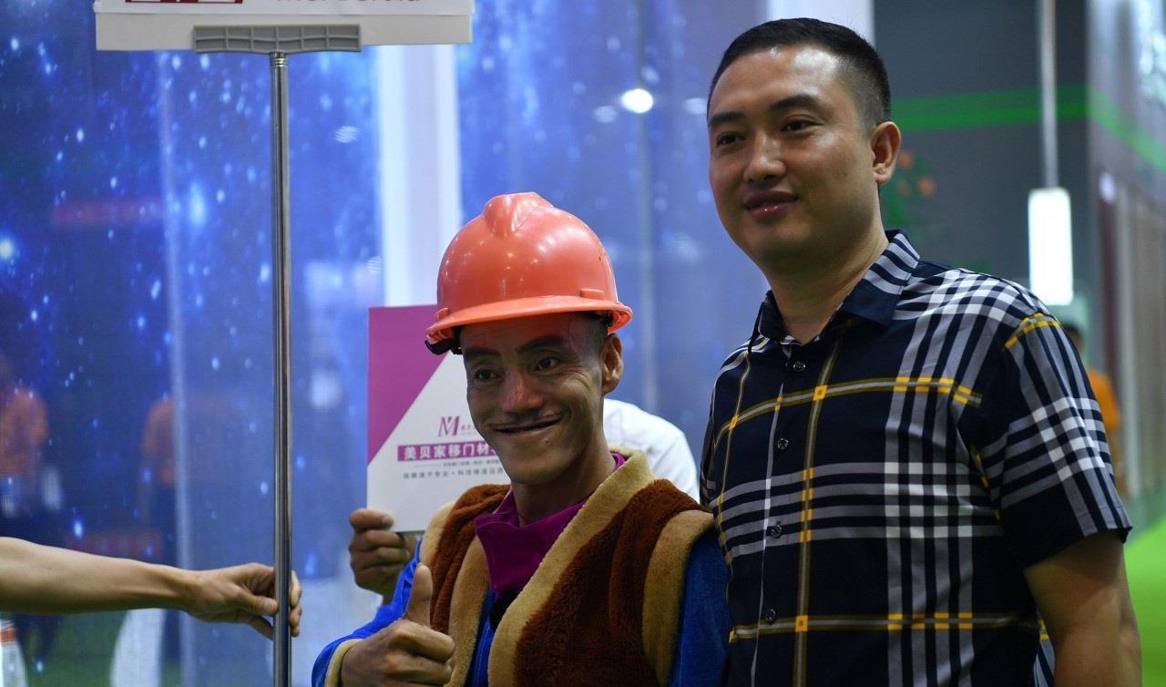 两天一夜|曾经的网红“光头强”：住别墅、娶娇妻，如今生活落魄的让人心疼