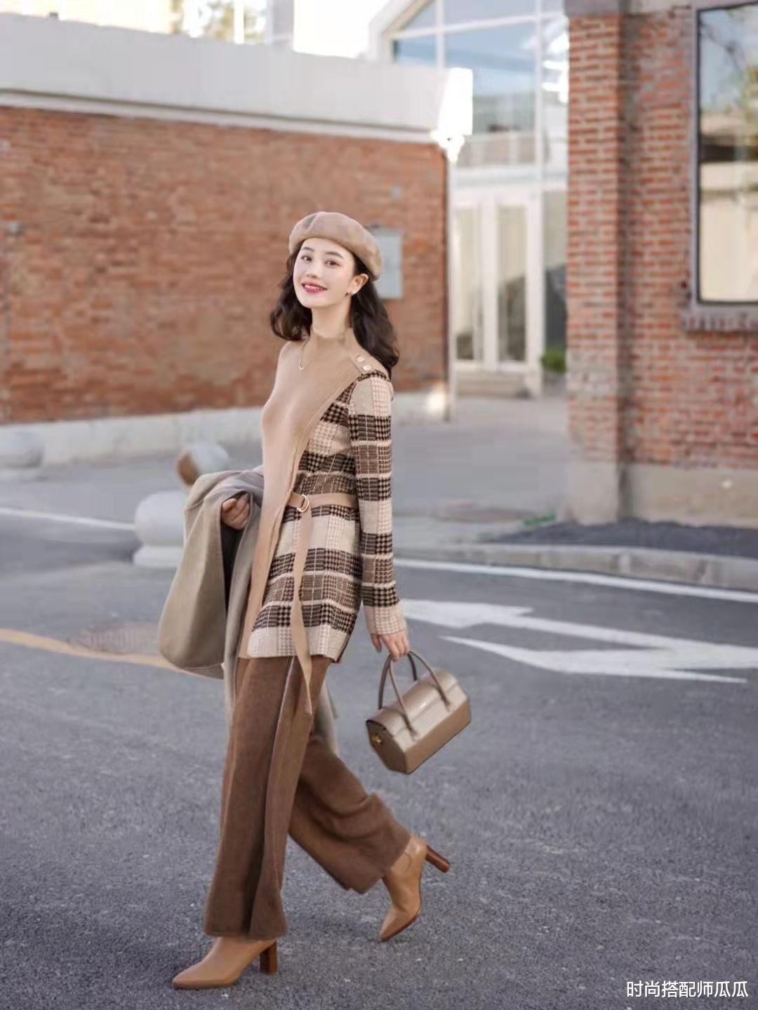 时尚搭配师瓜瓜 女人过了48岁，少穿运动鞋吧，太土！试试这3双，舒适显高还时髦