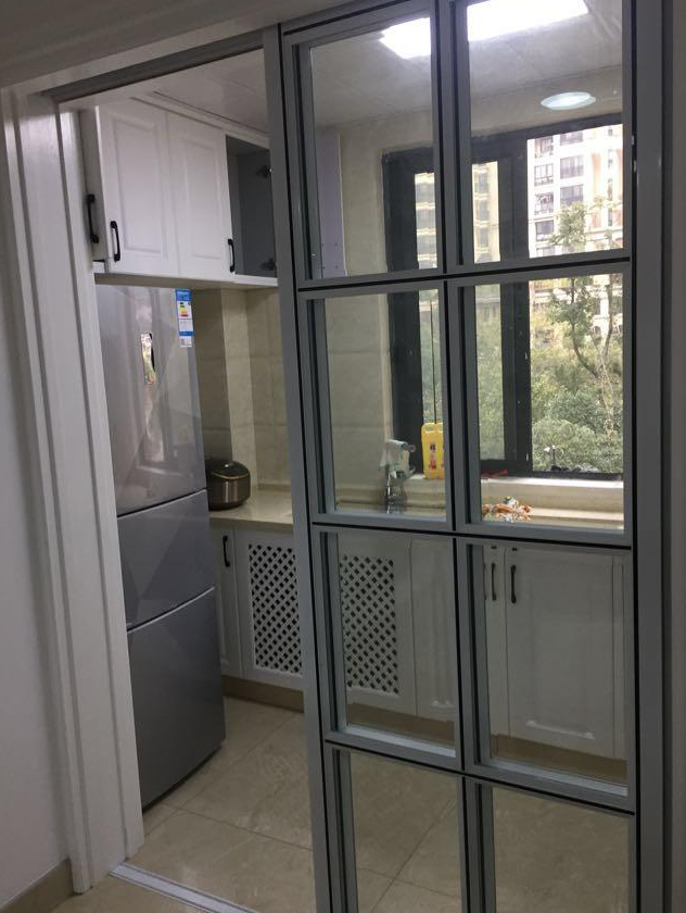 新房装修，看到这超级大餐桌，朋友都说选错了，而邻居却在偷笑