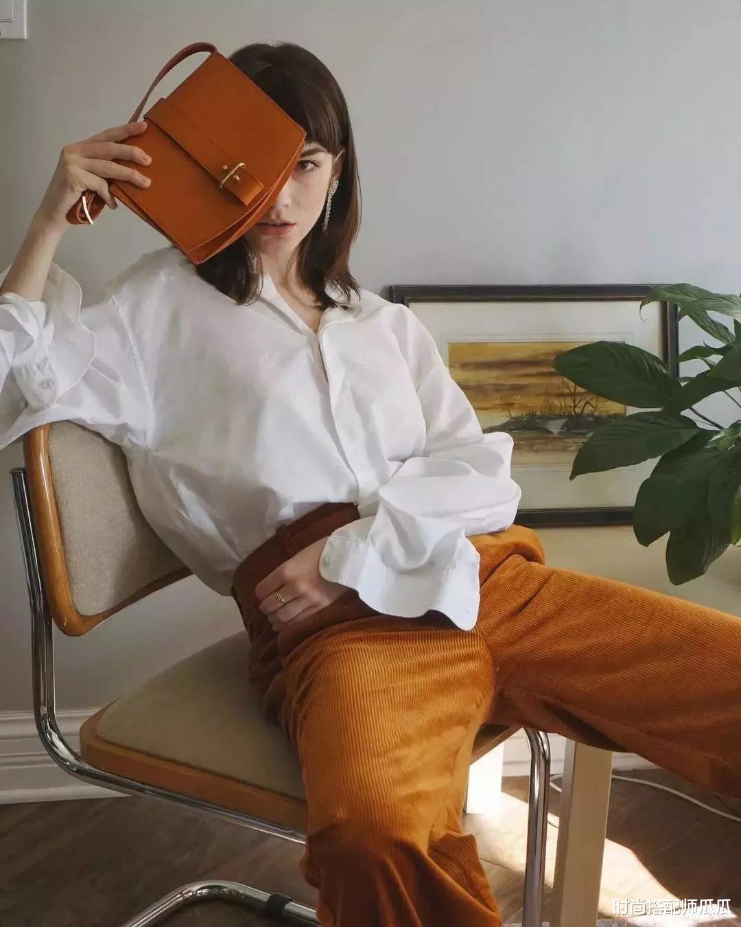 时尚搭配师瓜瓜|上了年纪的女人，尽量少穿这2种颜色，显老又没精神，还很掉档次