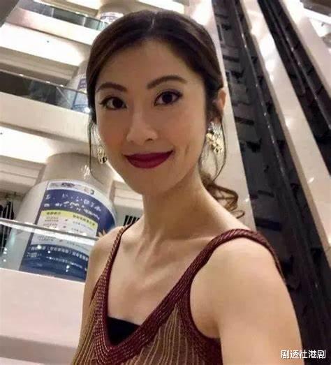 姐姐|幸福！TVB上位小花现身商场为爱巢添置家私，日前刚宣布升级为人妻