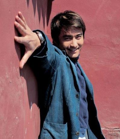 胡兵|50岁的胡兵，和兄弟走上分岔路，错过2个女人，现在还孤身一人