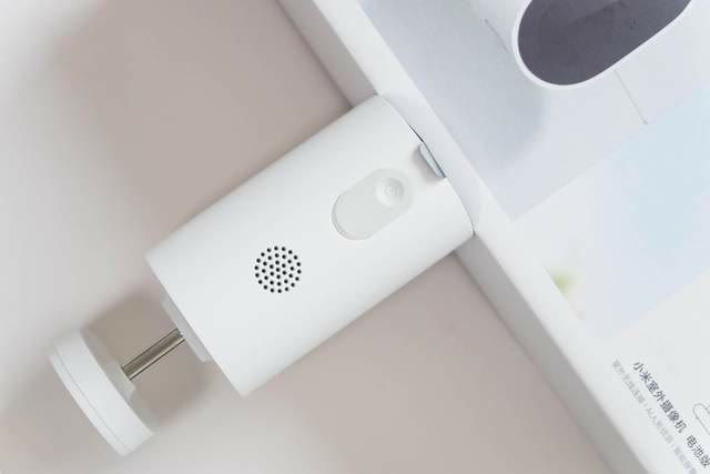 摄像机 内置大电池，无需打孔走线，小米室外摄像机给你满满的安全感