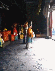每天都是小潮人|学校换了新老师，所以我决定每天都去接儿子放学，为了他学业上能更加专心
