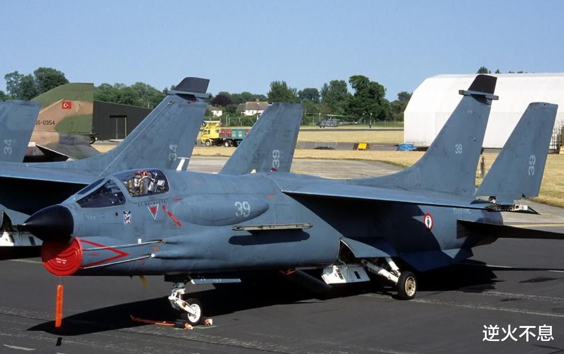 法国|坠毁率四倍堪比印度飞机？美国飞机在法国服役下场惨！50年老飞机