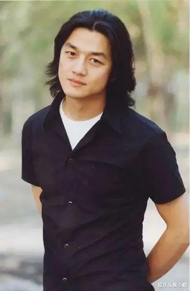 李亚鹏|爷孙恋被拍！当众拥吻，家长都见过了？