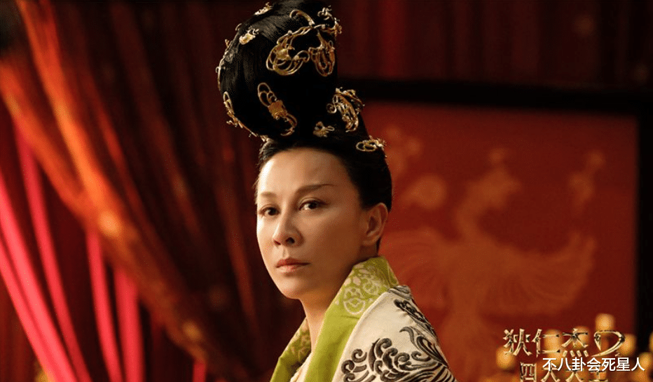 武则天|14版武则天对比，谁霸气十足不怒自威，谁气场不够强行尬演