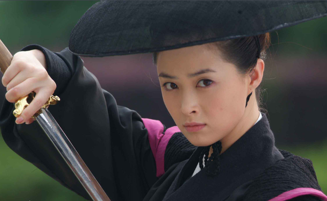 蒋欣|8岁出道,和男友相恋13年却在爆红分手,今瘦身就像整容,太惊艳