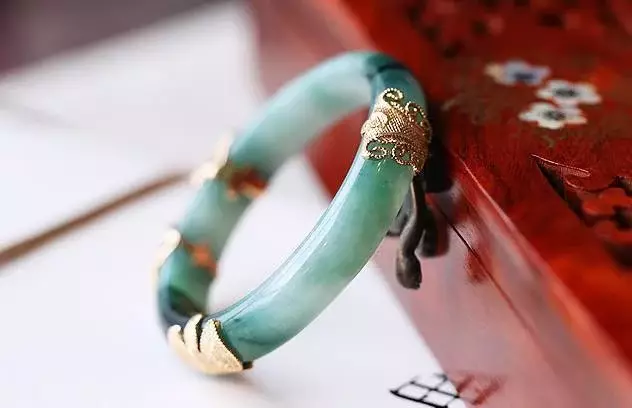 翡翠手镯|翡翠手镯断了怎么办？