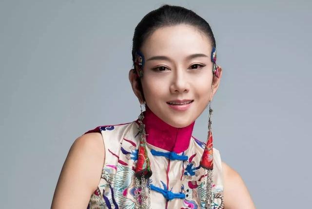 冯绍峰|杨丽萍的人生观，影响了两位爱徒，一位叛逆出走，一位1: 1照搬