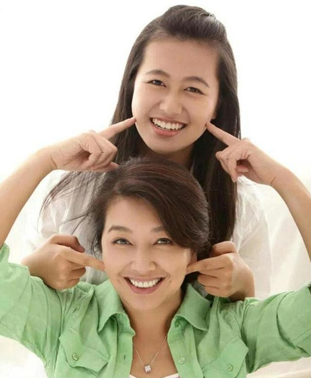 江珊|江珊57岁前夫罕晒全家福，41岁富商妻子身材苗条，5岁儿子神似爸