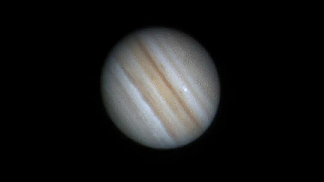 接连发出神秘闪光:木星怎么了?