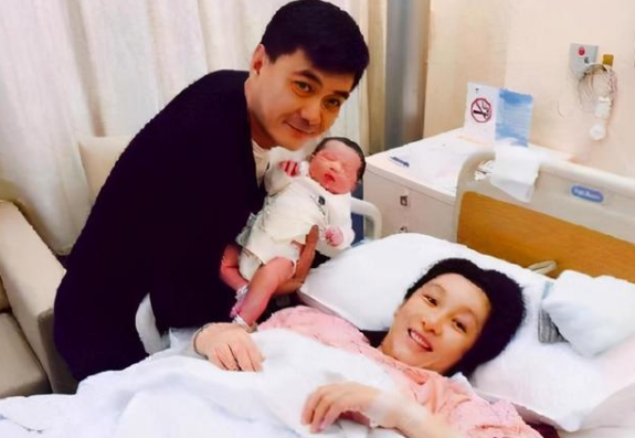 秦海璐|她京剧出身片酬过亿，嫁给大7岁丈夫，儿子却从来不肯喊她一声妈