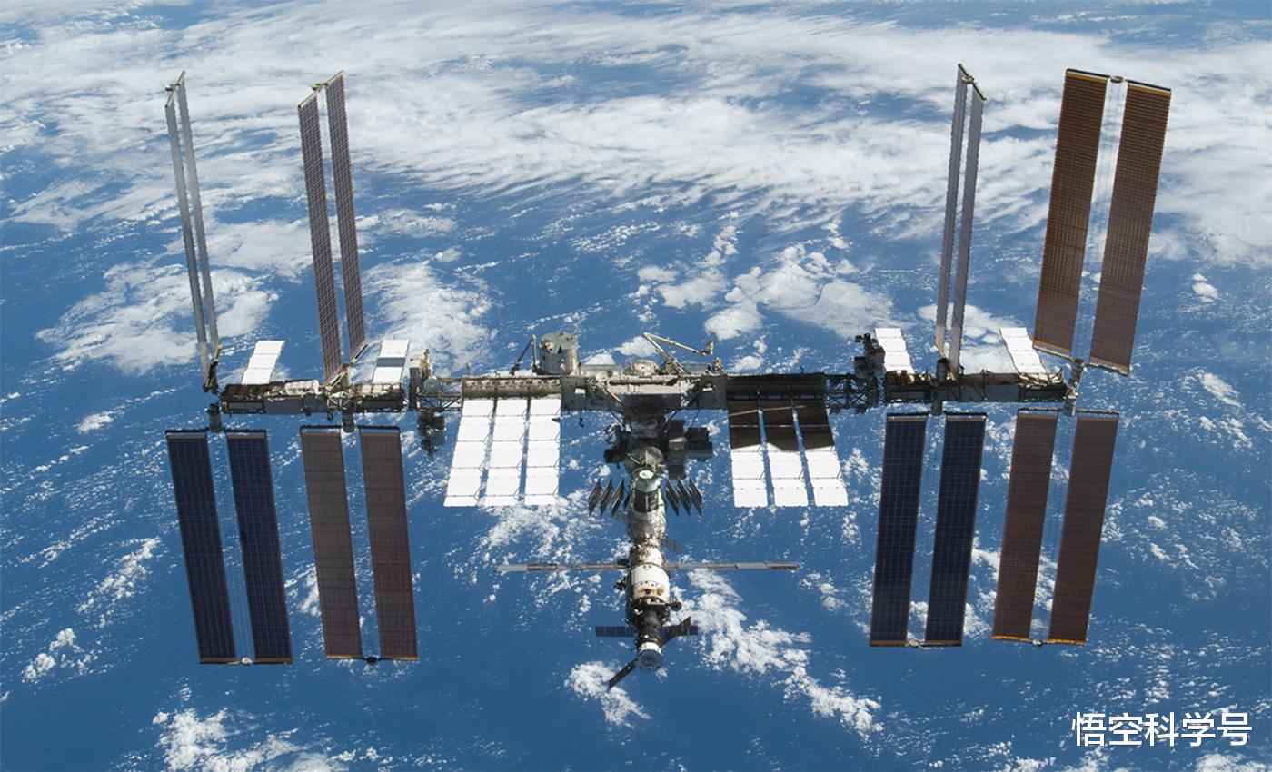 国际空间站 国际空间站大翻转近540度，姿态失控长达47 分，美科学家：不影响
