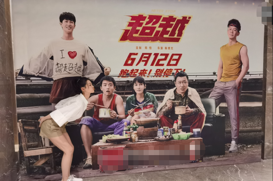 郑恺|郑恺33岁老婆晒庆生照！1岁女儿正面照首曝光，小酸奶嘴巴超像爸