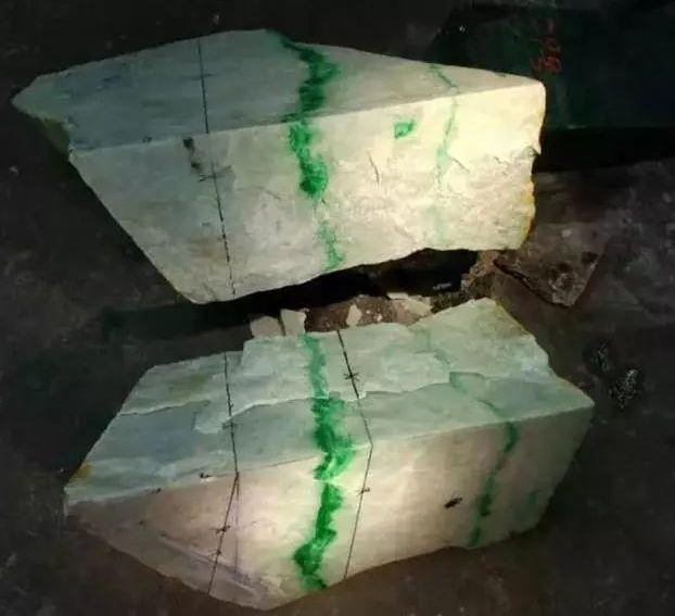 翡翠|为啥都说宁赌一线，不赌一片，一线天为啥有这么大的魅力？