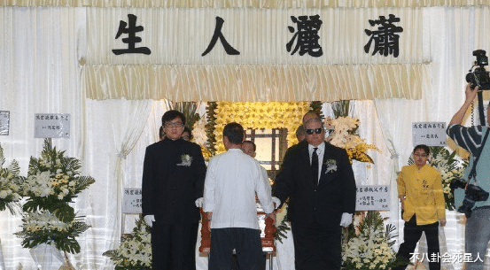 吴孟达|香港巨星丧礼的扶灵人：谢霆锋为梅艳芳捧遗像，刘德华扶灵过两次