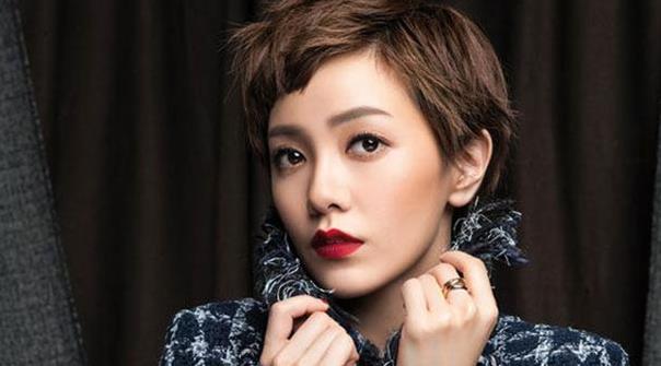 带你参观郭采洁的家，装修跟她性格一样清爽，几乎没有豪华的装饰