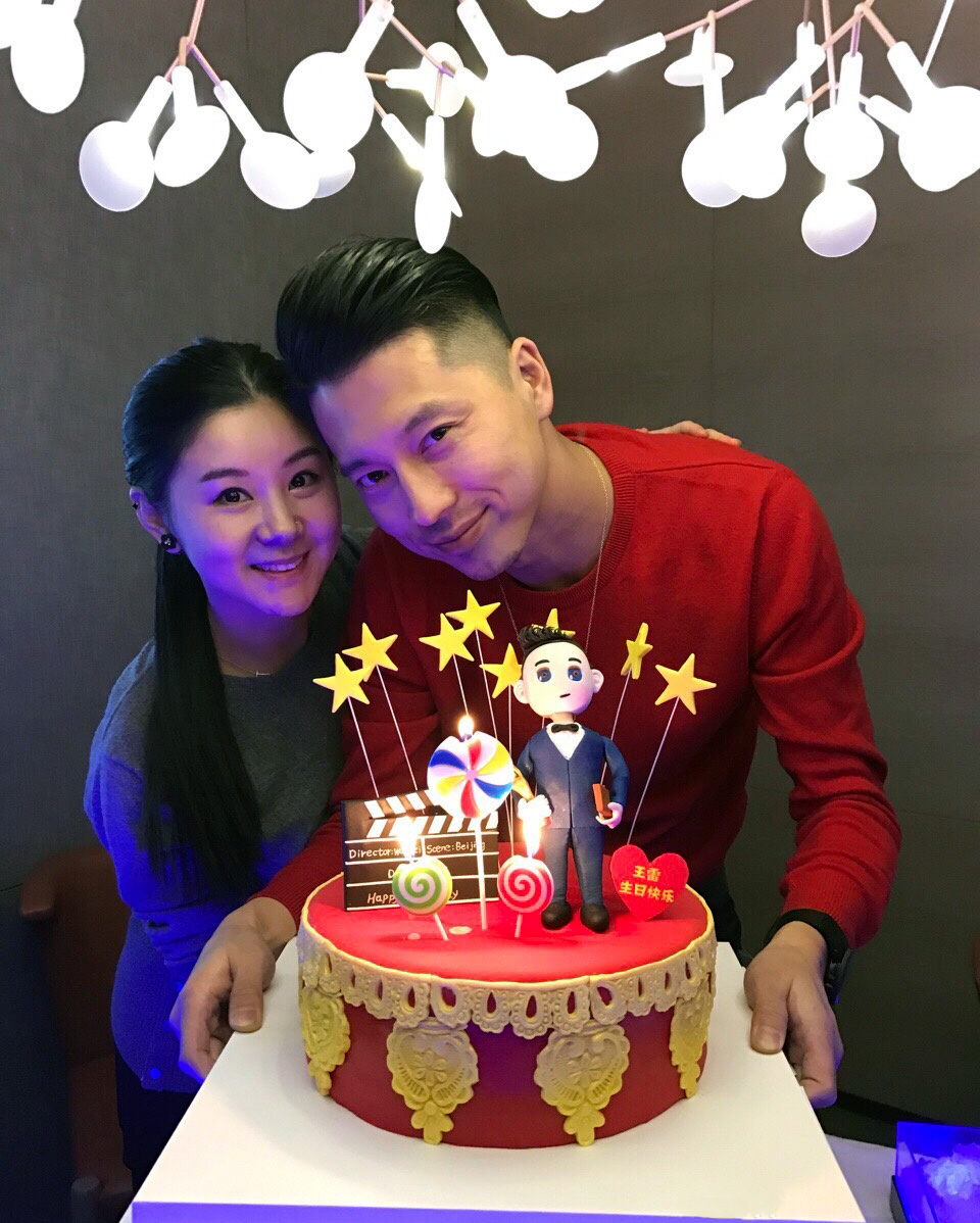 李小萌|36岁李小萌要生啦！挺二胎大肚会友孕味十足，老公带娃后入院陪产