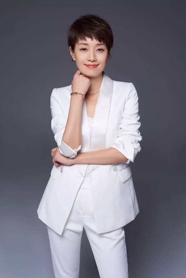 短发 女人过了50岁放弃长发吧，留短发会更适合你，主要因为这3个原因