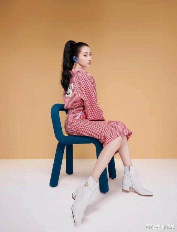 生肖|?关晓彤新造型美多了！清爽高马尾配“蓝耳朵”，鬼马少女元气满满