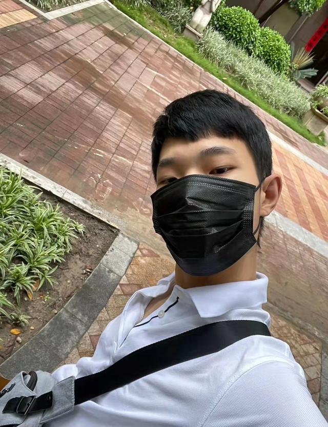 劳荣枝 鲨鱼查房并连刷多个告白灯牌！大量粉丝涌入直播间，井川里予懵了