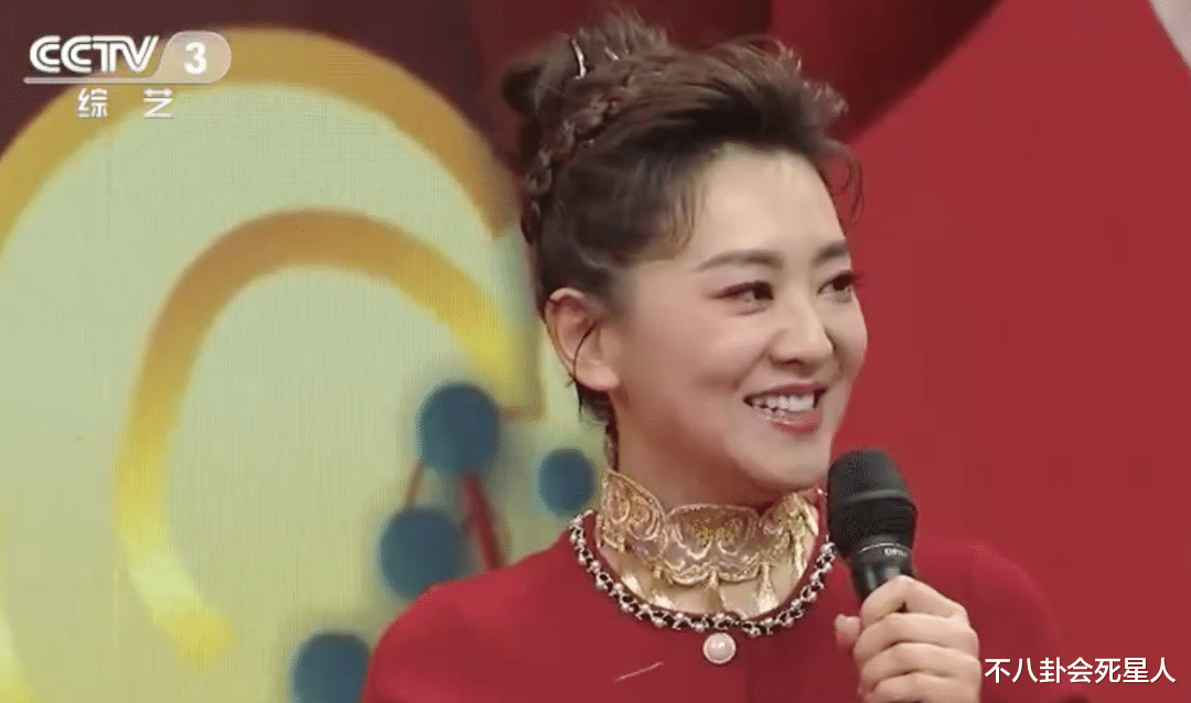 张杰|春晚后台也精彩！杨幂被主持人调侃，王源变迷弟，佟丽娅包饺子