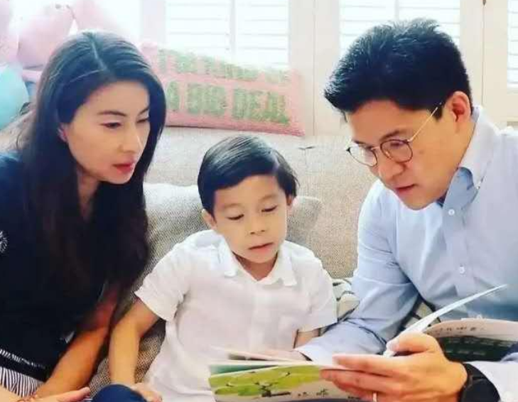 糖果的妈妈|郭晶晶夫妇参加儿子校园活动,学费价格成亮点,育儿方式值得学习