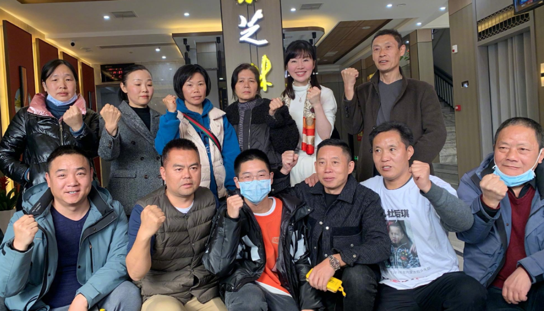 撞脸|孙卓初中照片火了，眉清目秀撞脸郭麒麟，难怪被称为“国民女婿”