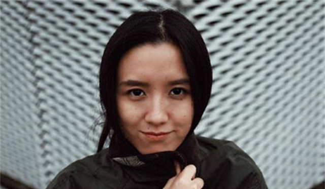 情窦初开的青春|现实中的爽文女主：小县城出身，3个男人为她铺路，4年变现15亿