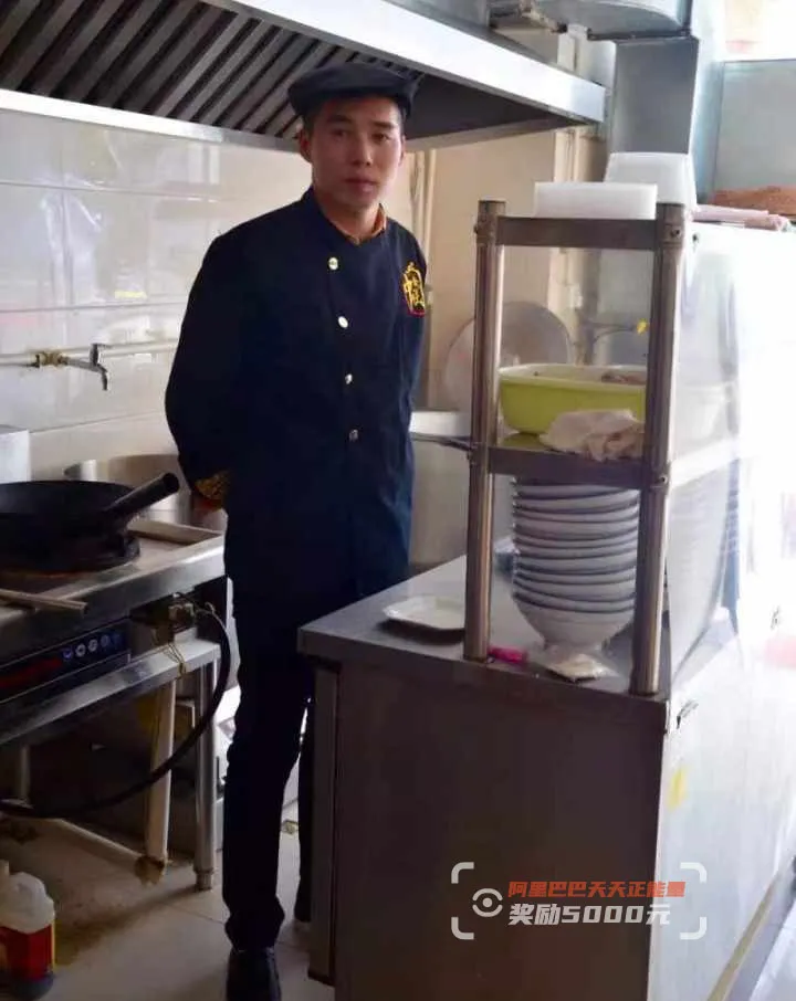 八旬孤寡老人深夜来店,一碗反复烧了3次的面条,藏着90后退伍军人的暖意?