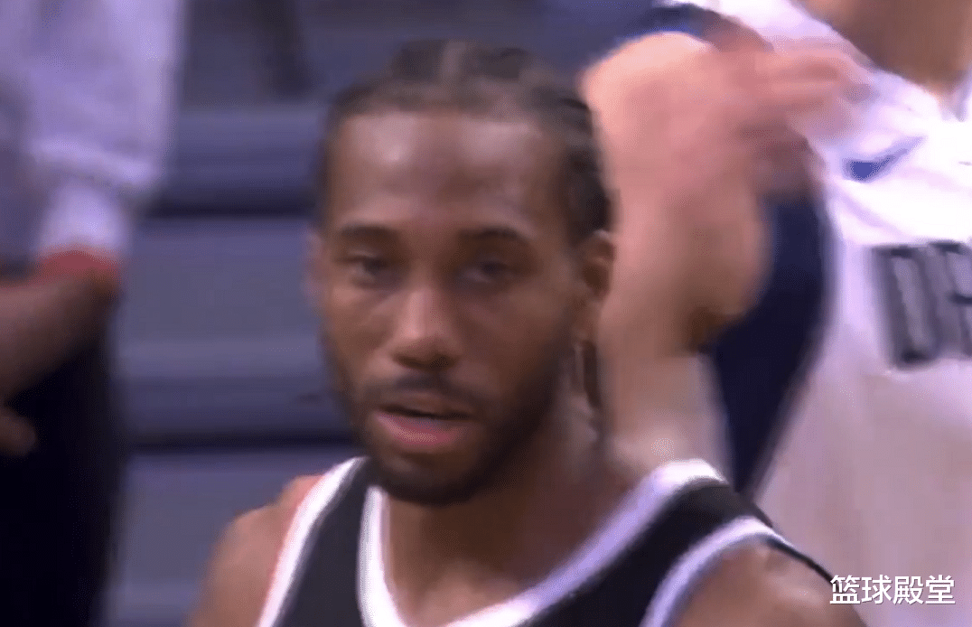 快船队|快船淘汰独行侠！小卡呆板，众人安慰77+乔治送球衣，鲍尔默嘚瑟