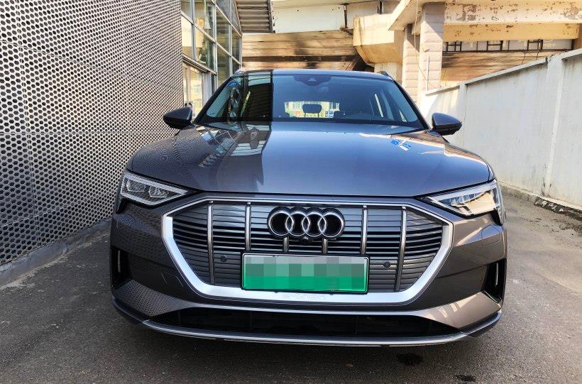 SUV|奥迪又出王炸，四驱+空悬+3大屏，重2.6吨比Q7霸气，只卖Q5价