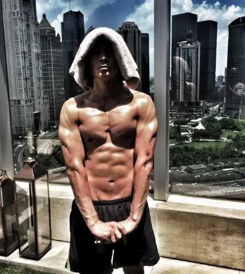 披荆斩棘的哥哥|被这群40+男人的现状吓到，肌肉身材帅过小鲜肉