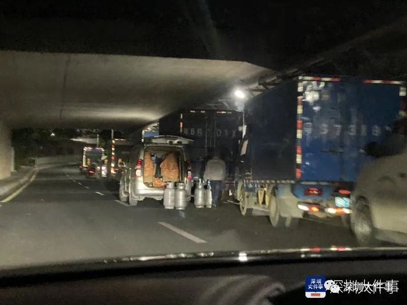 深夜桥洞下“黑色交易”,暗访时发现惊人一幕!