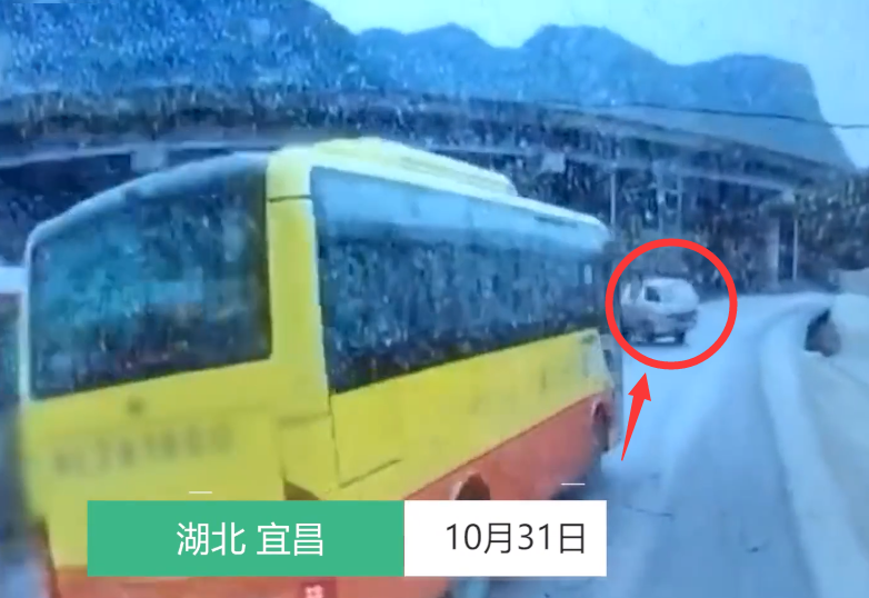 痛心!湖北一客车撞货车致2人死亡,现场曝光
