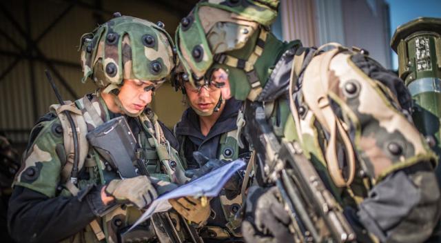 张召忠|电视中经常出现的张召忠，如果放在实战中，能不能带兵打仗？