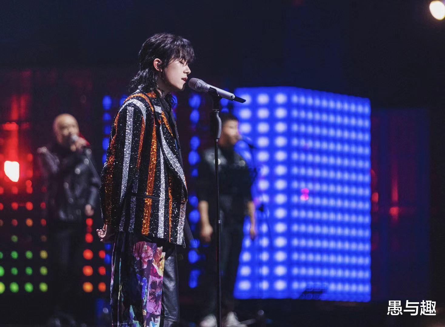 迪丽热巴|“双11”晚会槽点多，嘉宾造型被嘲丑，时尚造型还得看时尚盛典晚会！